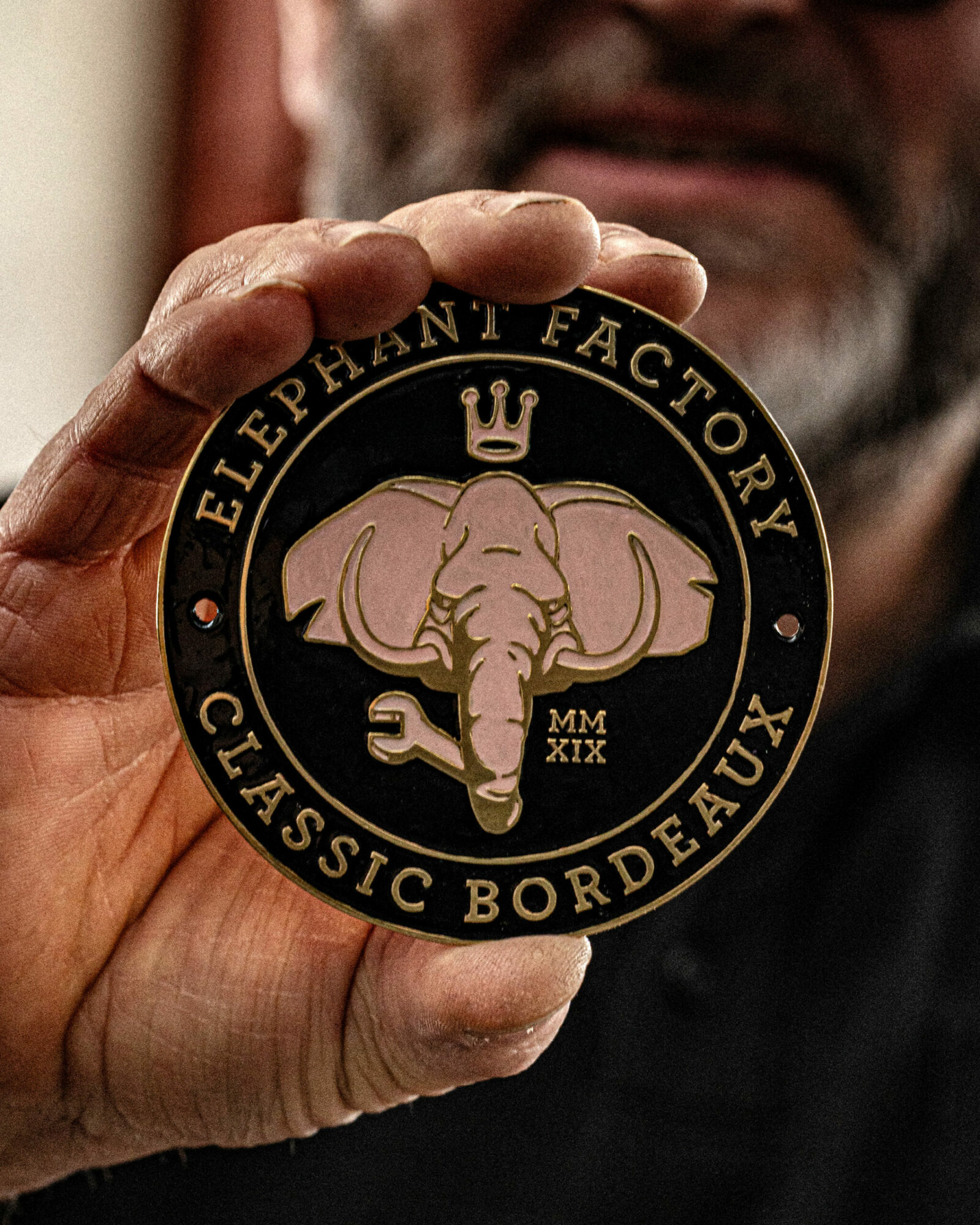 Identité EFC Elephant Factory Classic — badge branding automobile · vrai studio