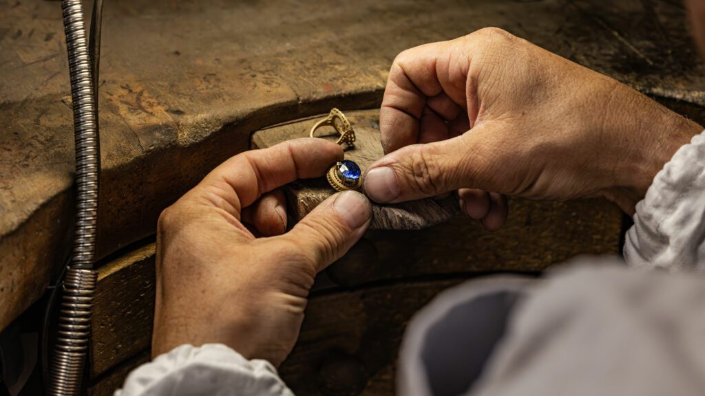 Elen Larcebeau Boutique: a setting featuring photography and handcrafted jewelry · vrai studio