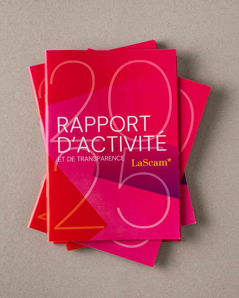 ID 1495 — Fan-fold copies of the 2025 Activity and Transparency Report, softcover version — LaScam* — Art direction vrai studio
